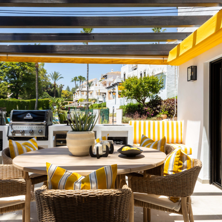 A fully renovated 3-bedroom apartment in iconic Aldea Blanca, rebuilt to Scandinavian standards with premium finishes and two south-west terraces, steps from Puerto Banús.