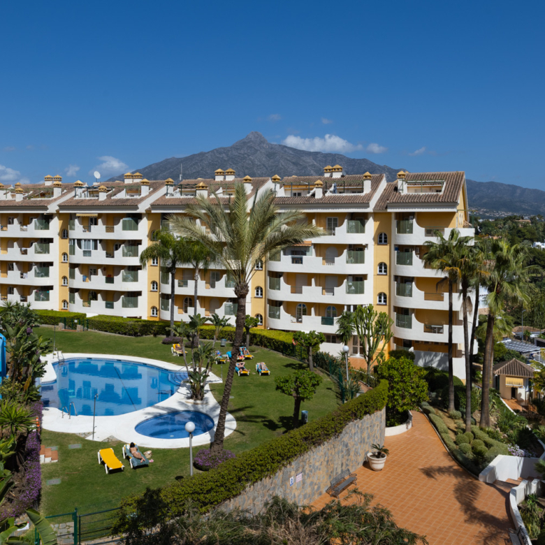 APARTMENT IN SEÑORÍO DE ALOHA, NUEVA ANDALCÍA
