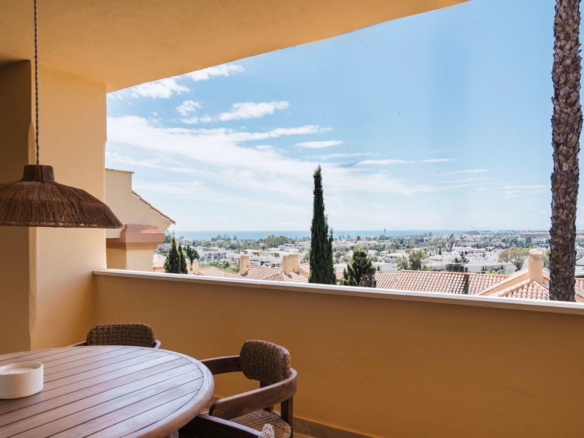 Atemberaubendes Apartment mit Meerblick in Cumbres del Rodeo, Nueva Andalucia.