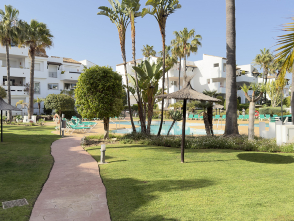 BEACHFRONT OPPORTUNITY. EXCLUSIVE COSTALITA AREA
