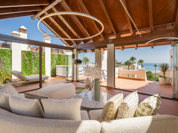 Beachfront 3-Bed Apartment