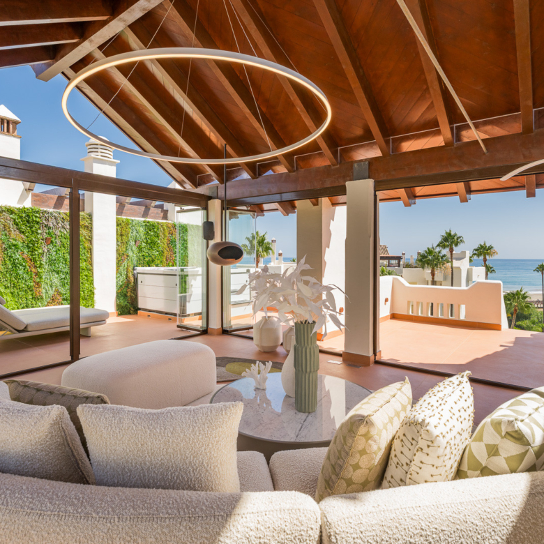 Beachfront 3-Bed Apartment