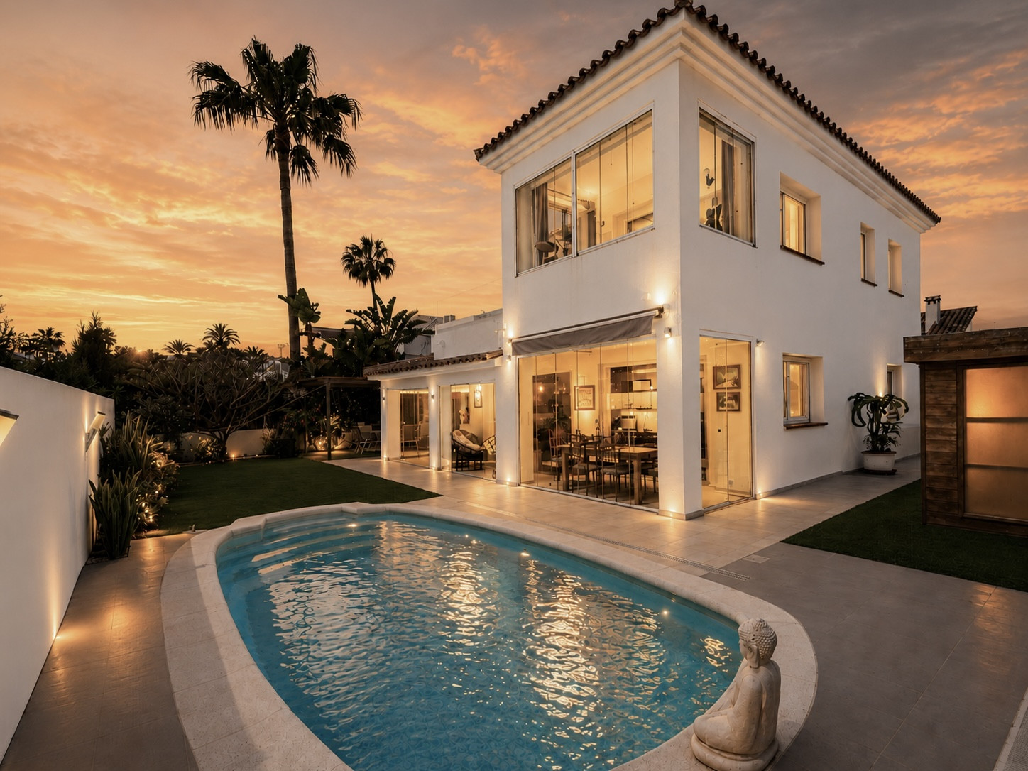 Beachside Villa with Sea Views and Rooftop Solarium in El Saladillo