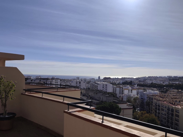 Beautiful 2-Bedroom Penthouse with Stunning Sea and City Views