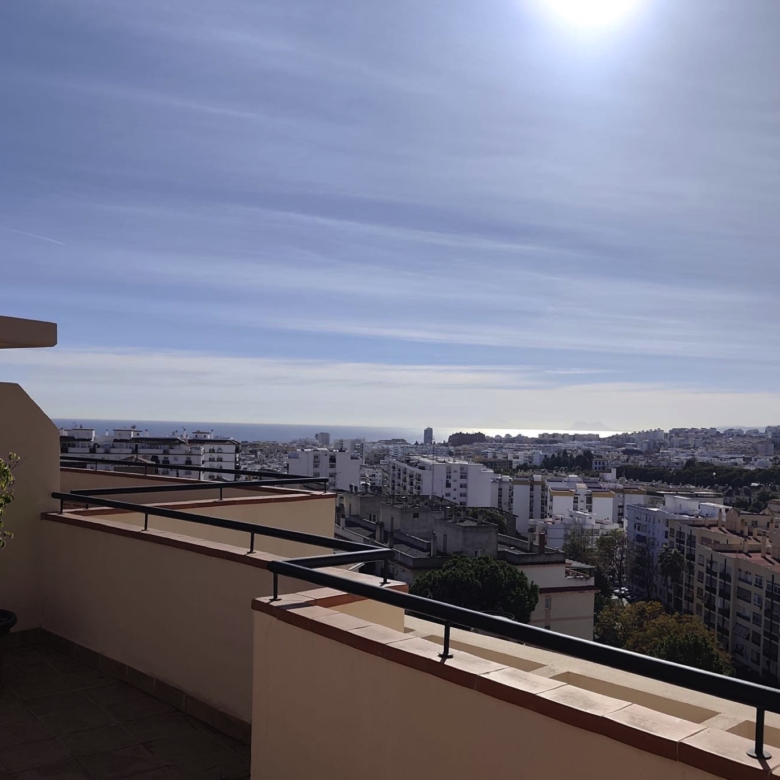 Beautiful 2-Bedroom Penthouse with Stunning Sea and City Views