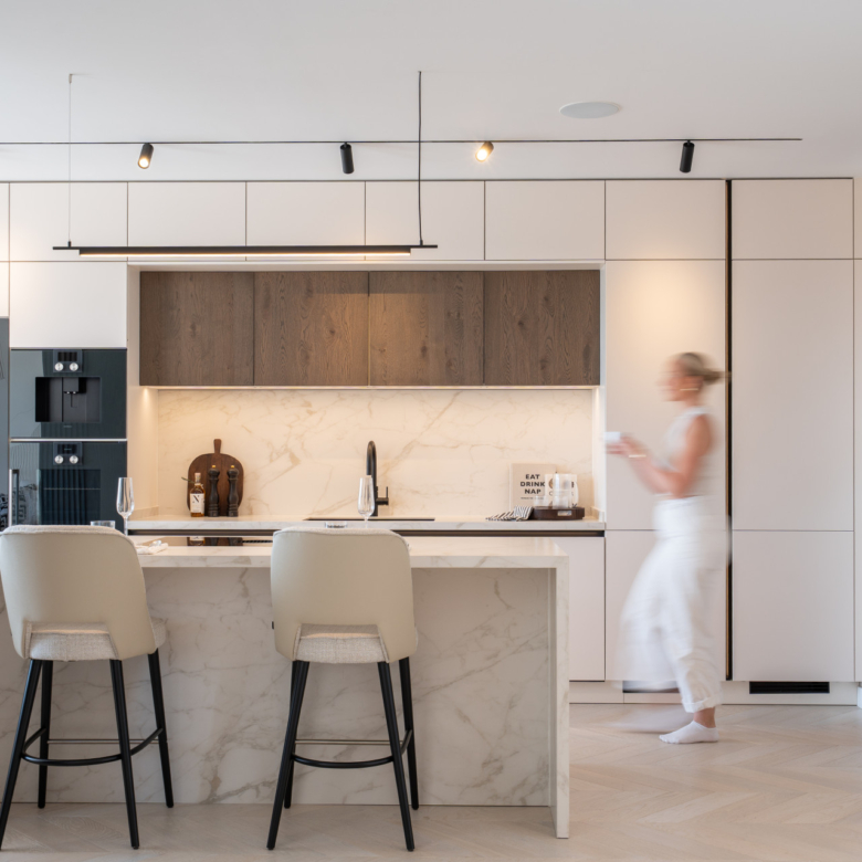 Beeindruckende, kürzlich renovierte Vierzimmerwohnung in Les Belvédères, Nueva Andalucía.