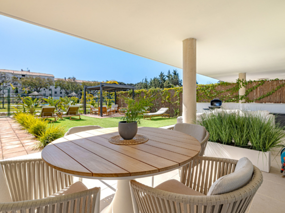 Brand-New 2-Bed Ground-Floor Apartment with Large Garden in Aranya, Estepona