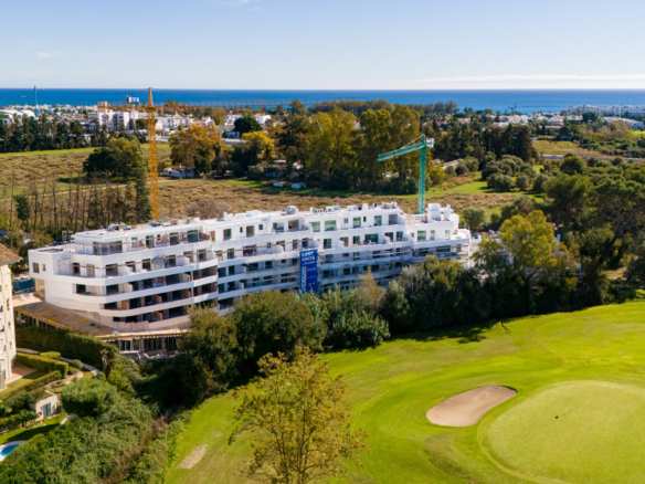 Breeze is a spectacular project of 34 amazing apartments and penthouses, located in front line golf in Marbella