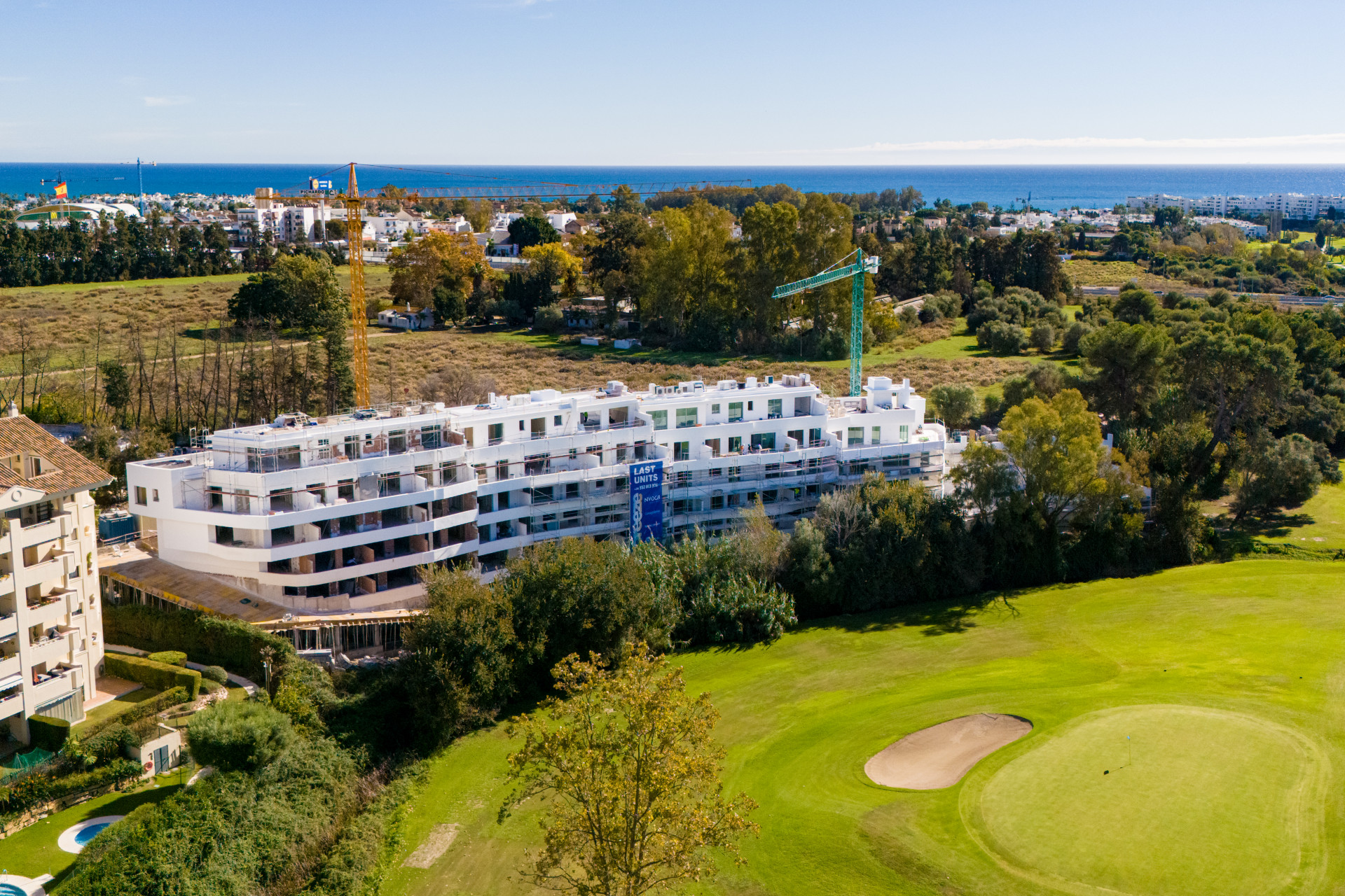Breeze is a spectacular project of 34 amazing apartments and penthouses, located in front line golf in Marbella