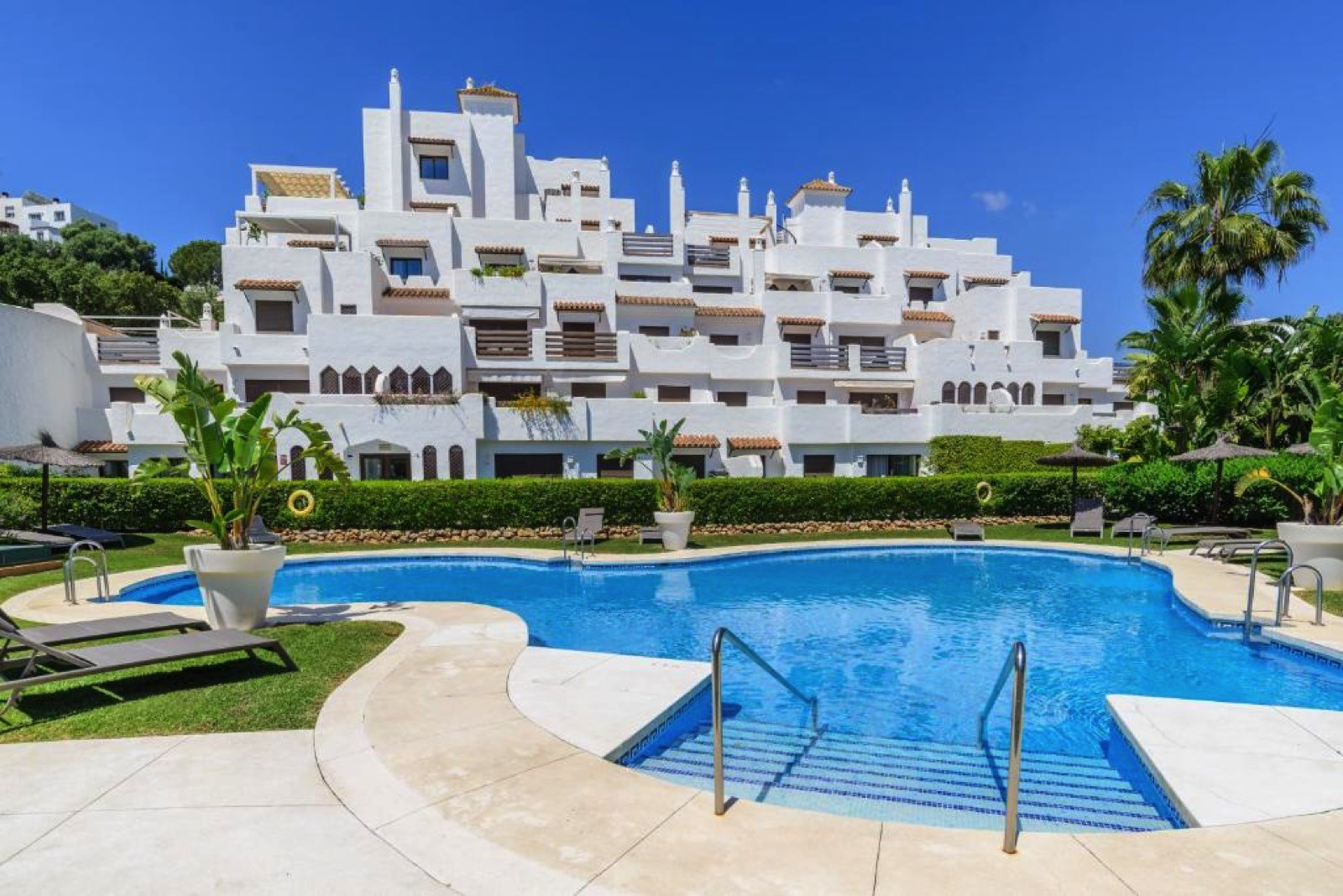 Bright amp Cozy 2 Bedroom Apartment with Terrace amp Garage