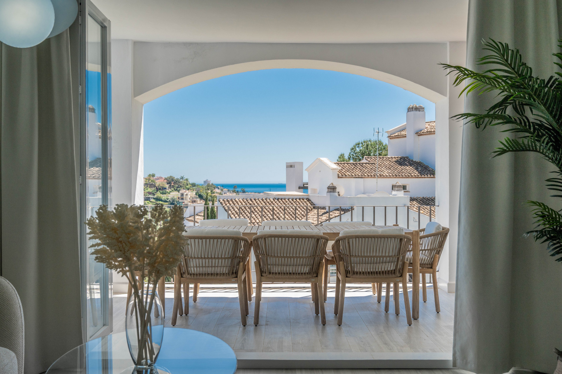 Bright-and-Modern-3-bedroom-middle-floor-apartment-with-sea-and-golf-views-in-Altos-de-La-Quinta-1 Bright and Modern 3 bedroom middle-floor apartment with sea and golf views in Altos de La Quinta