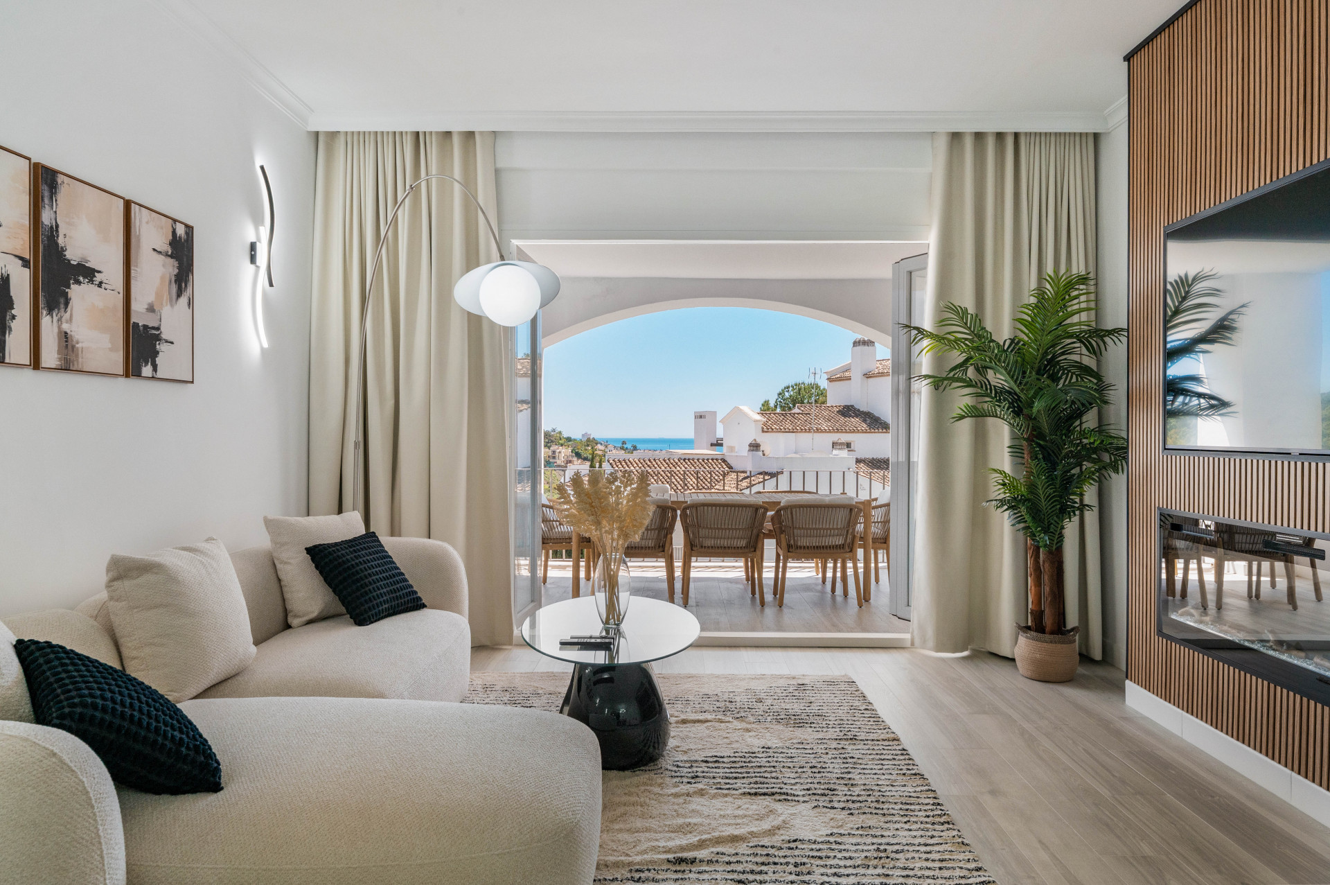 Bright-and-Modern-3-bedroom-middle-floor-apartment-with-sea-and-golf-views-in-Altos-de-La-Quinta-2 Bright and Modern 3 bedroom middle-floor apartment with sea and golf views in Altos de La Quinta