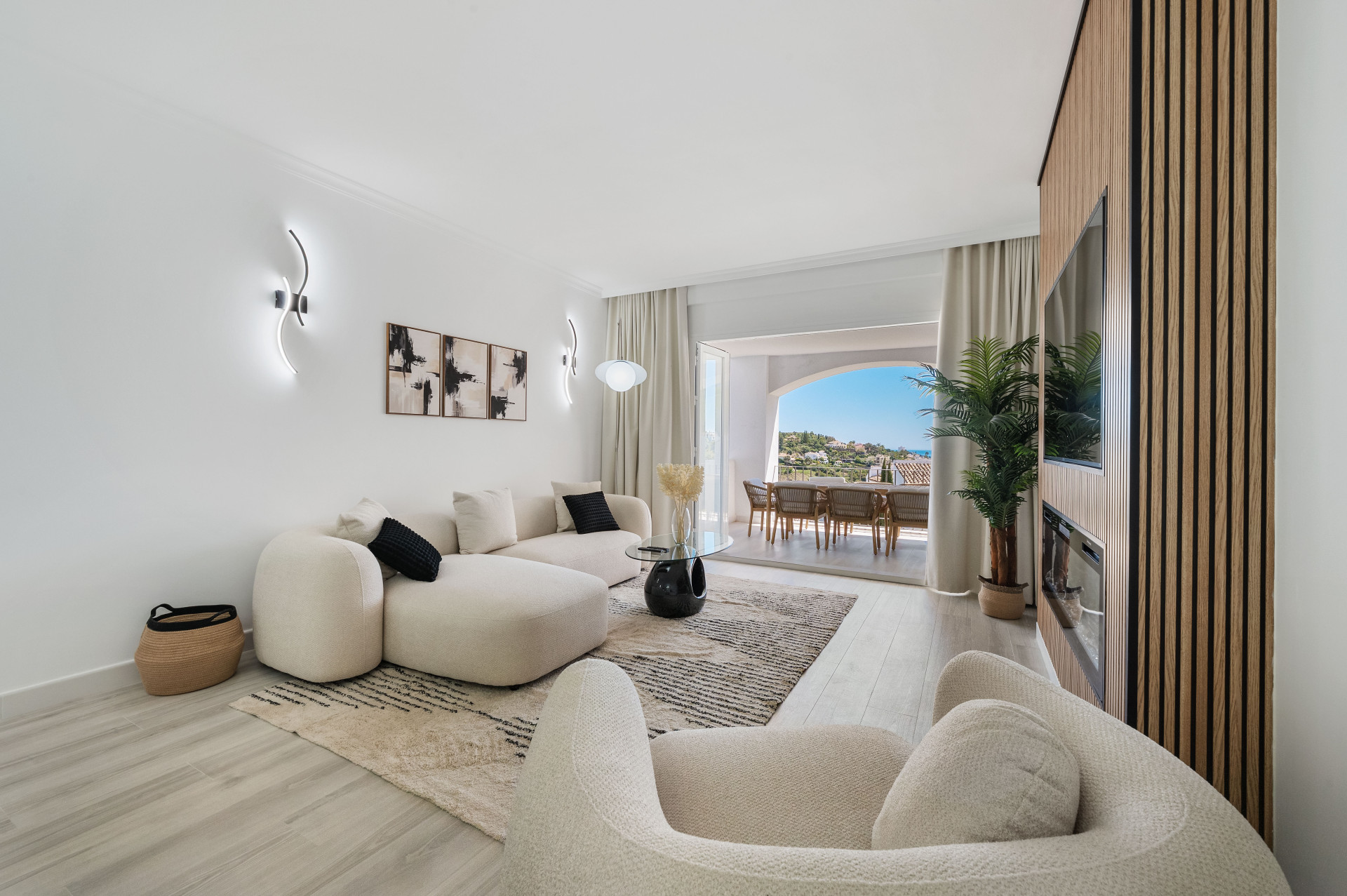 Bright-and-Modern-3-bedroom-middle-floor-apartment-with-sea-and-golf-views-in-Altos-de-La-Quinta-3 Bright and Modern 3 bedroom middle-floor apartment with sea and golf views in Altos de La Quinta