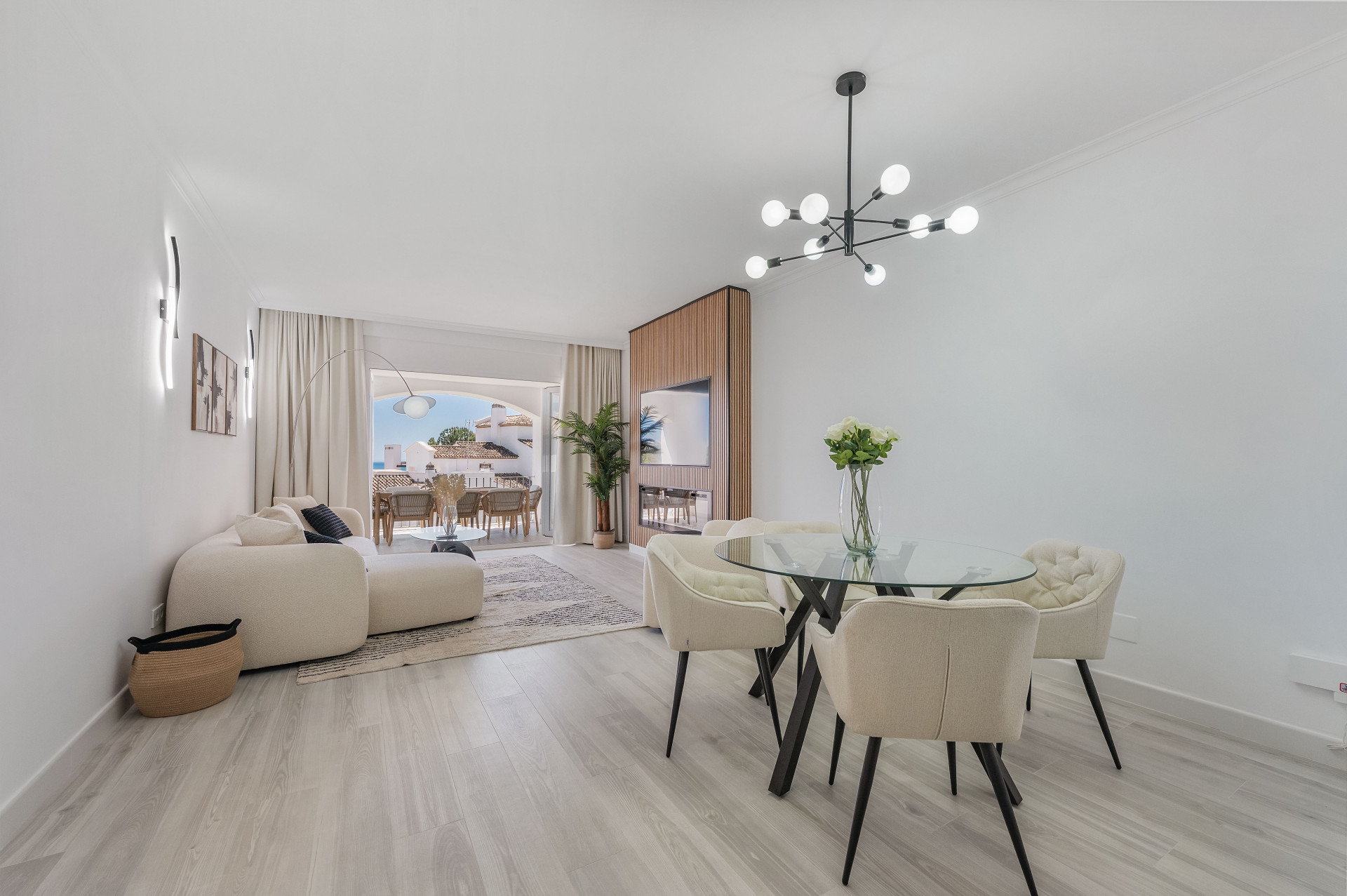 Bright-and-Modern-3-bedroom-middle-floor-apartment-with-sea-and-golf-views-in-Altos-de-La-Quinta-4 Bright and Modern 3 bedroom middle-floor apartment with sea and golf views in Altos de La Quinta
