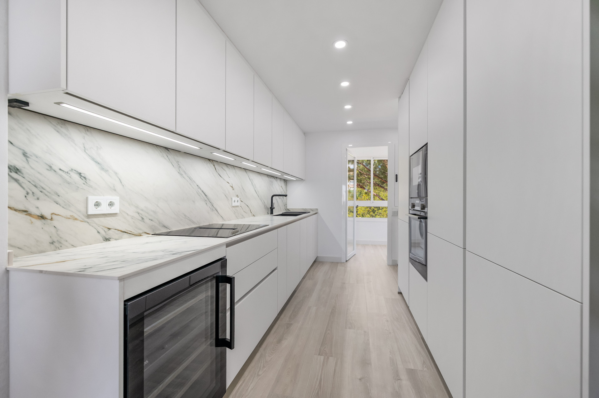 Bright-and-Modern-3-bedroom-middle-floor-apartment-with-sea-and-golf-views-in-Altos-de-La-Quinta-7 Bright and Modern 3 bedroom middle-floor apartment with sea and golf views in Altos de La Quinta