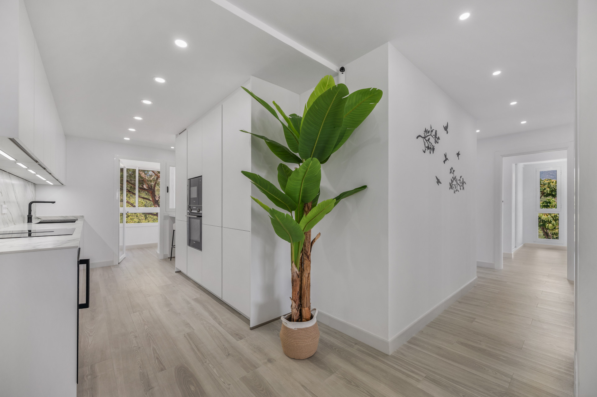 Bright-and-Modern-3-bedroom-middle-floor-apartment-with-sea-and-golf-views-in-Altos-de-La-Quinta-8 Bright and Modern 3 bedroom middle-floor apartment with sea and golf views in Altos de La Quinta