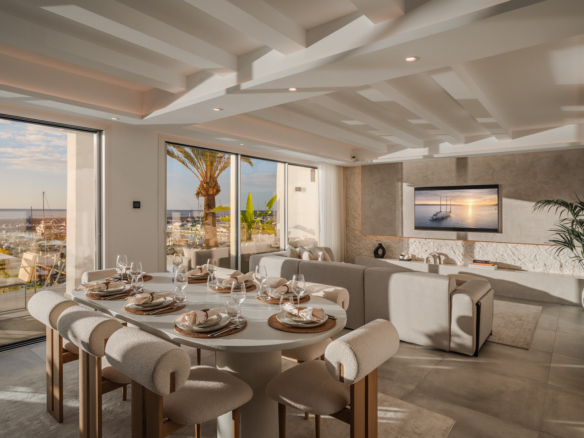 Bright and spacious fully renovated frontline duplex penthouse with panoramic views over the marina