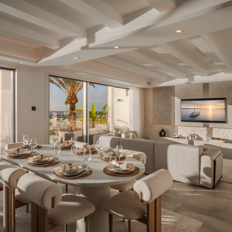 Bright and spacious fully renovated frontline duplex penthouse with panoramic views over the marina