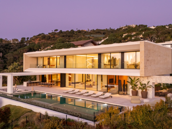 Casa De Canto is an exceptional seven-bedroom contemporary estate, in prestigious gated community of El Madroñal.