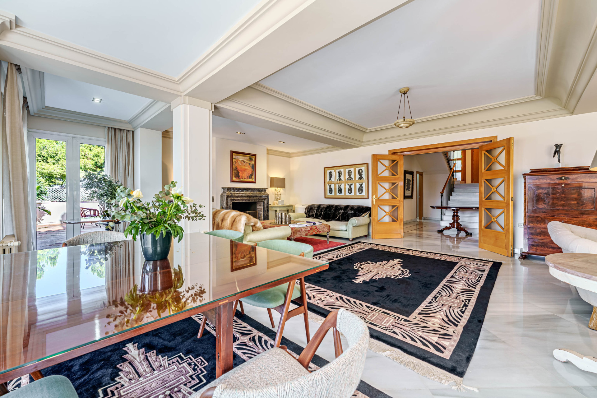 Casas en venta en Málaga: salón de una villa en El Limonar