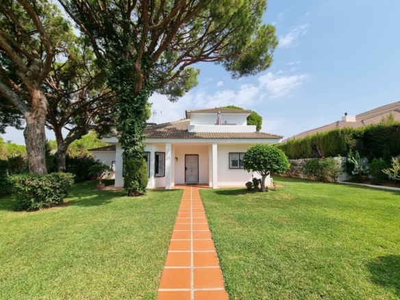Charmante freistehende Villa in Lower Calahonda, Mijas