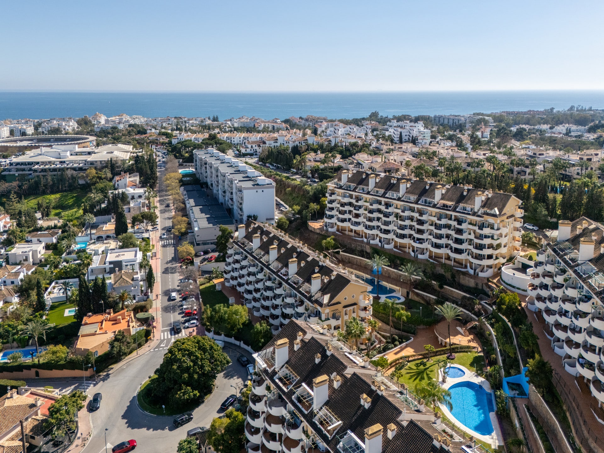 Charmantes 2 Schlafzimmer Duplex nahe Puerto Banus – Terrasse Meerblick amp Vermietungslizenz