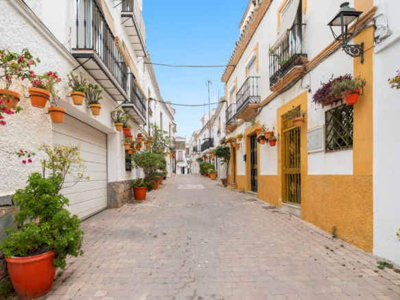 Charming Fully Renovated One Bedroom Townhouse in the Heart of Estepona's Historic Centre