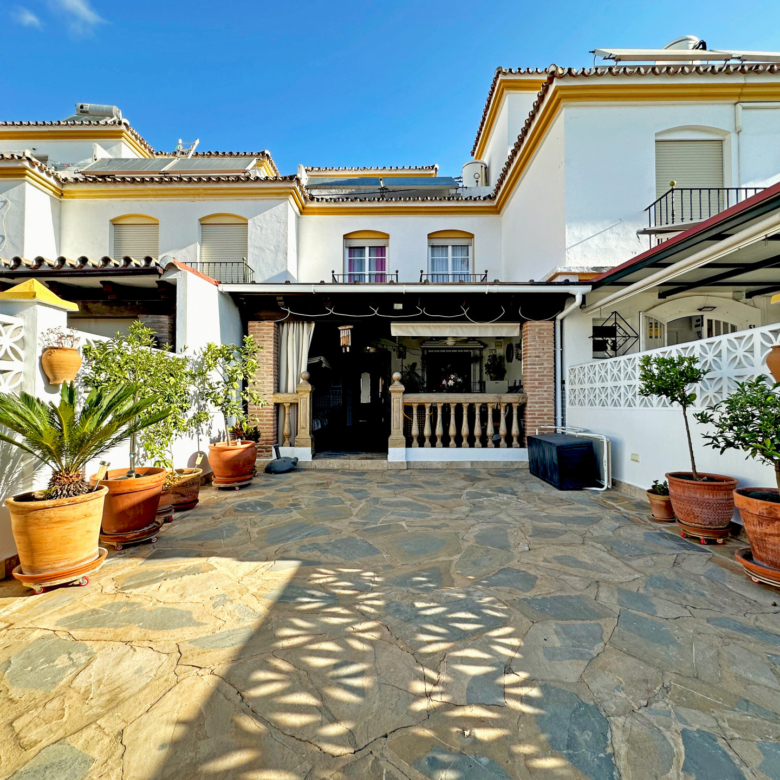 Charming Townhouse with Large Terrace and Private Garage in the Center of Estepona