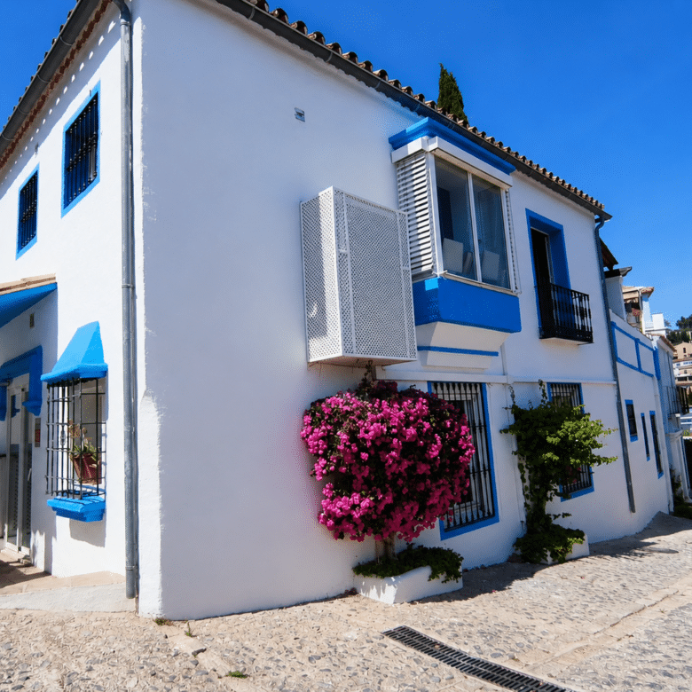Charming Townhouse with Panoramic Sea Views in La Heredia, Benahavís