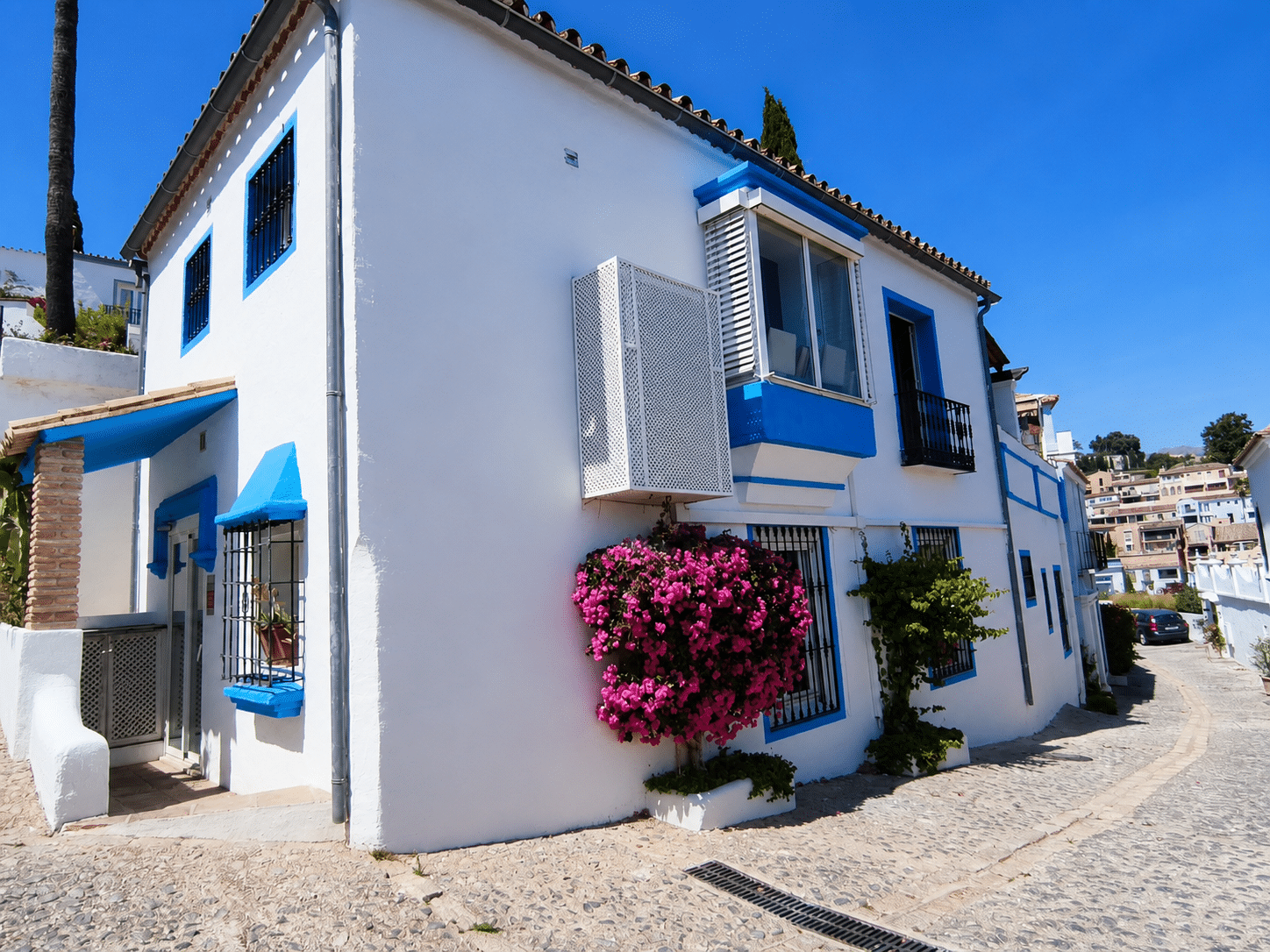 Charming Townhouse with Panoramic Sea Views in La Heredia Benahavis