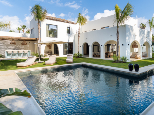 Contemporary Elegance Steps from the Sea in Guadalmina Casasola, Marbella