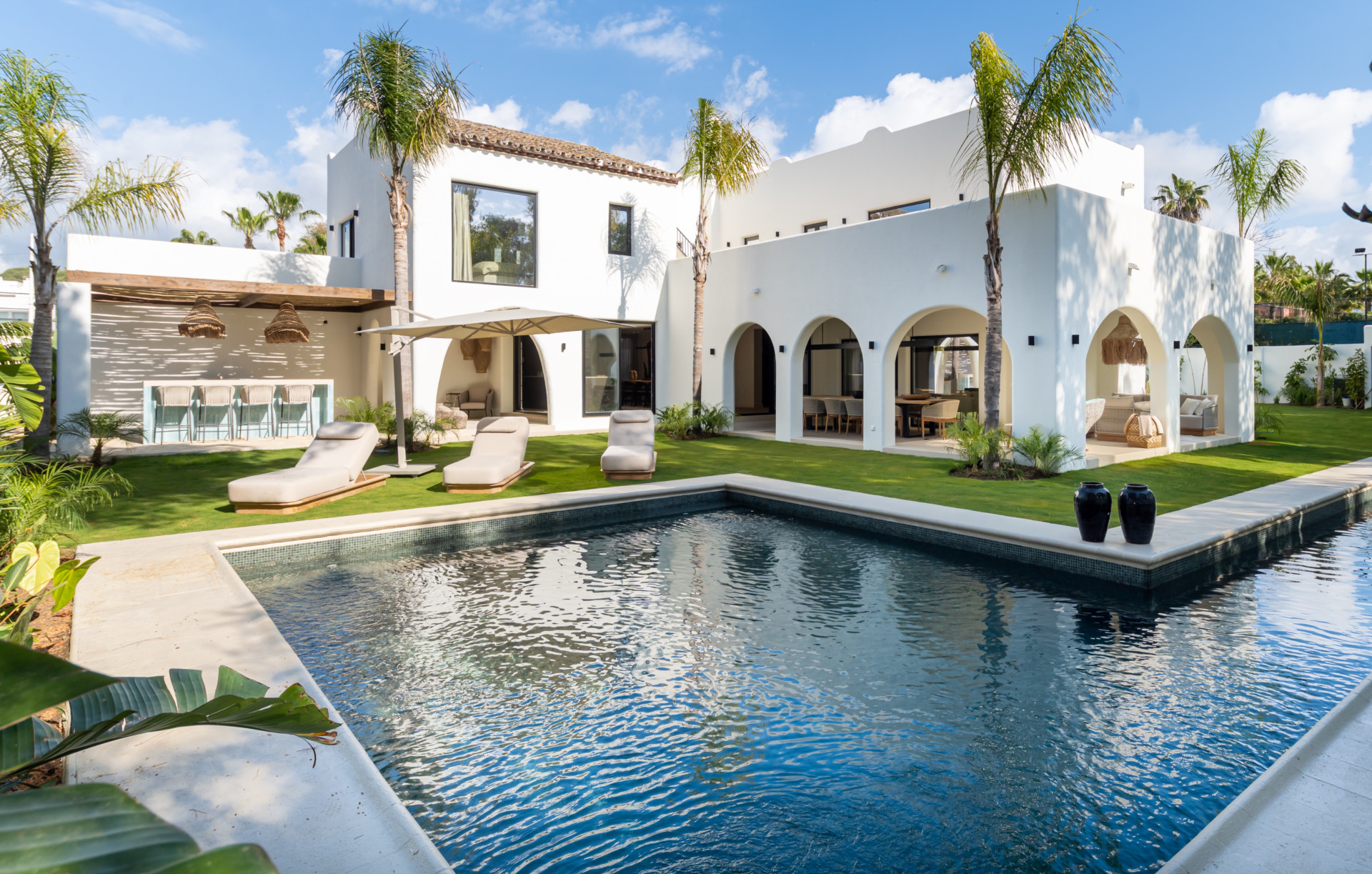 Contemporary Elegance Steps from the Sea in Guadalmina Casasola Marbella