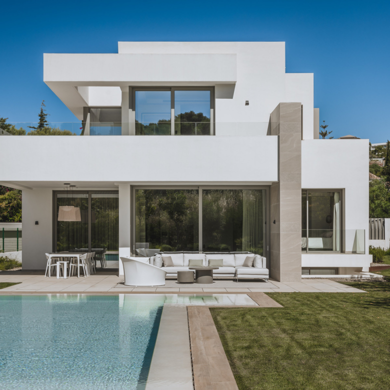 Contemporary Villa for Sale in El Paraíso, New Golden Mile, Marbella