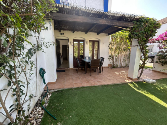 Cozy, sunny, Andalusian, close to the beach