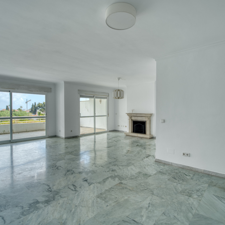 DUPLEX PENTHOUSE IN GUADALMINA BAJA – 290 SQM | 5 ENSUITES | 3 PARKING | RARE OPPORTUNITY