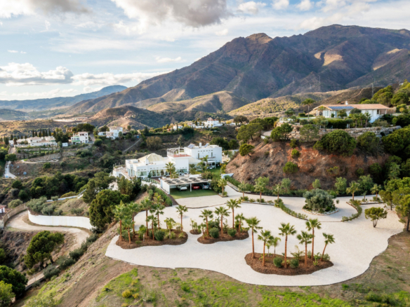 Designer villa with sea views minutes from Estepona