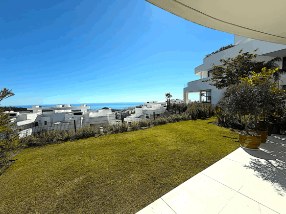 Discover this exceptional ground floor apartment located in one of Marbella’s most sought-after areas.