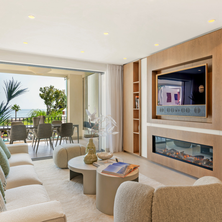 Drei-Schlafzimmer-Wohnung mit Meerblick in Bahía del Velerín, Estepona