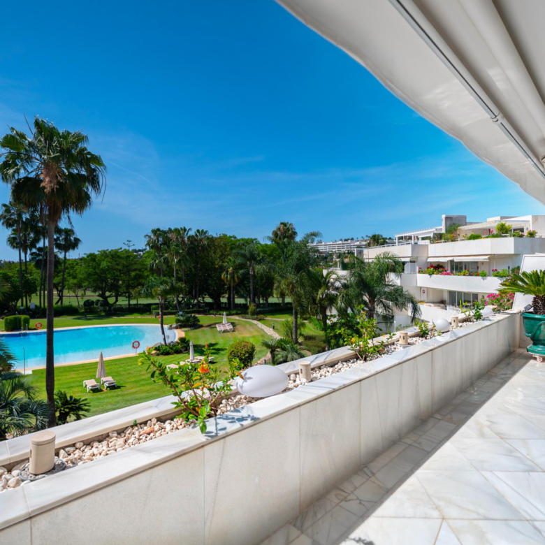 Duplex-Penthouse in Los Granados Golf, Nueva Andalucía