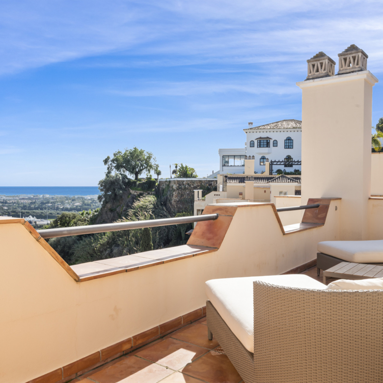 Duplex Penthouse with Panoramic Views in Benahavís