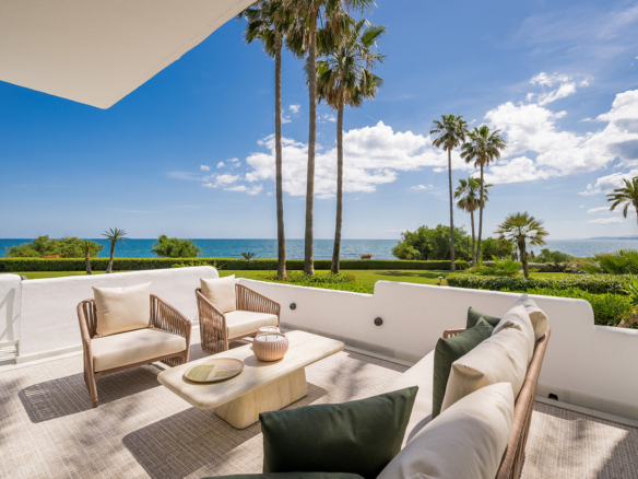 ERDGESCHOSSWOHNUNG IN ESTEPONA - LUXUS