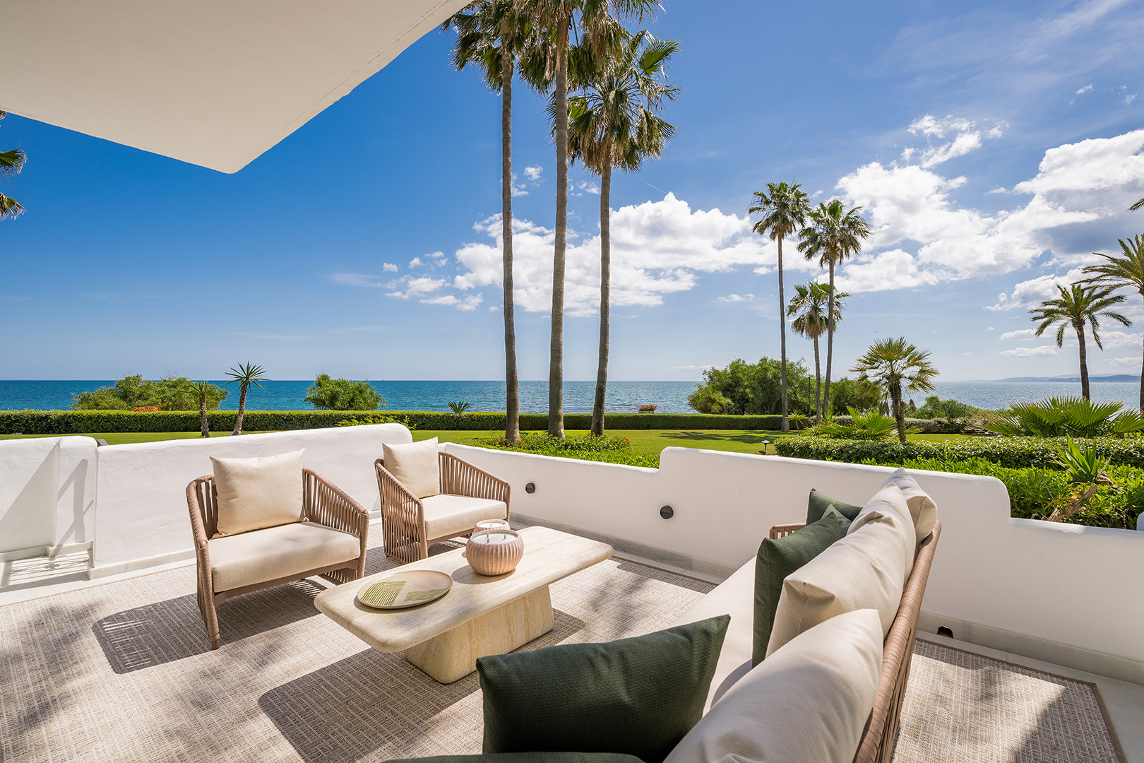 ERDGESCHOSSWOHNUNG IN ESTEPONA LUXUS