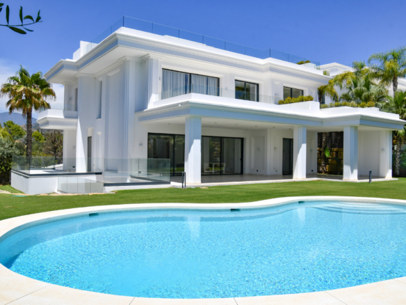 EXCLUSIVE DETACHED VILLAS IN LOMAS DE MARBELLA CLUB