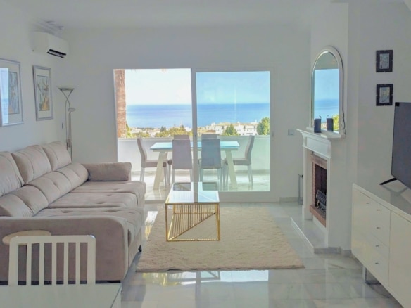 Ein Duplex-Penthouse mit dem atemberaubendsten Panoramablick auf das Meer in Calahonda.