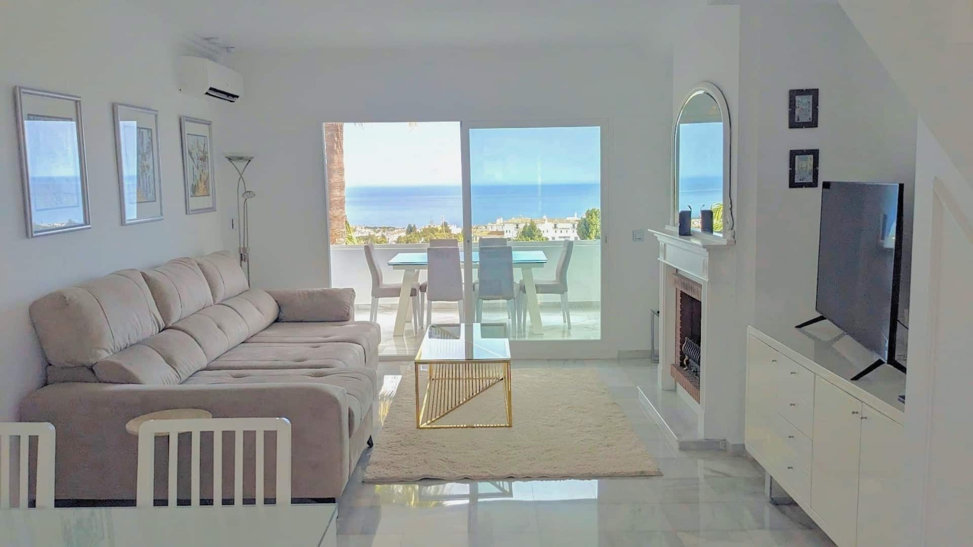 Ein Duplex-Penthouse mit dem atemberaubendsten Panoramablick auf das Meer in Calahonda.