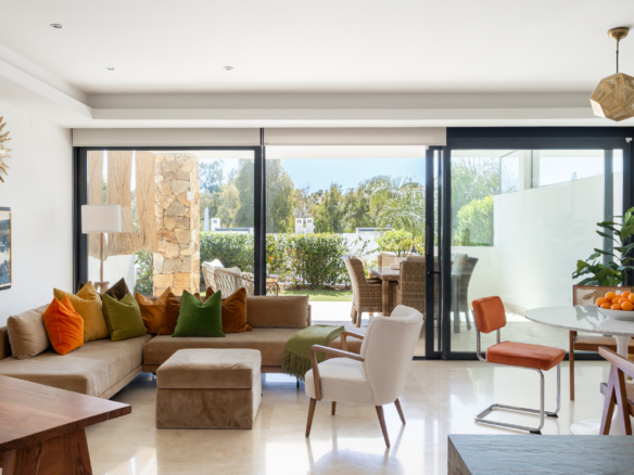 Elegant 3-Bedroom Townhouse with Panoramic Views Near Puerto Banús