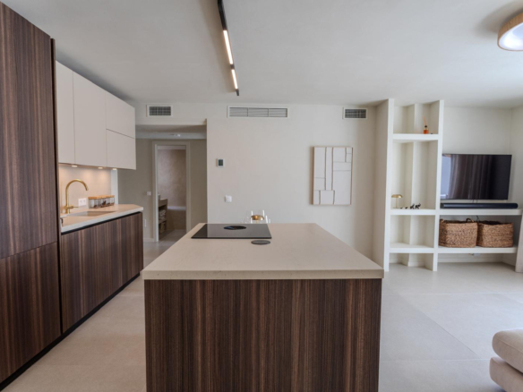 Elegant Fully Renovated Home (2025) with High-End Finishes and Spacious Terraces