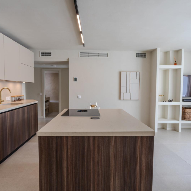 Elegant Fully Renovated Home (2025) with High-End Finishes and Spacious Terraces