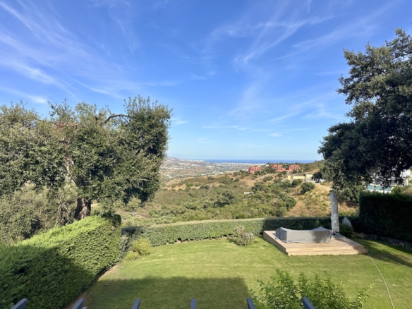 Elegant Three-Bedroom Apartment with Panoramic Views in La Mairena, Marbella East