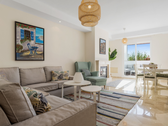 Elegant & Bright  4-Bedroom Duplex in Aloha Royal, Marbella